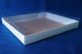 Картонная коробка с прозрачной крышкой